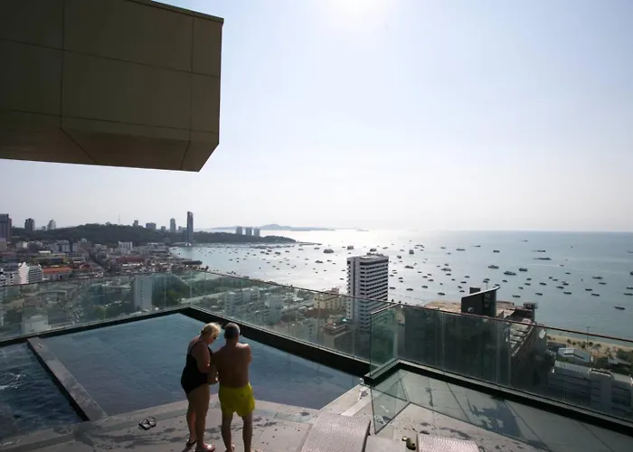 Maxhome At Edge Central Pattaya